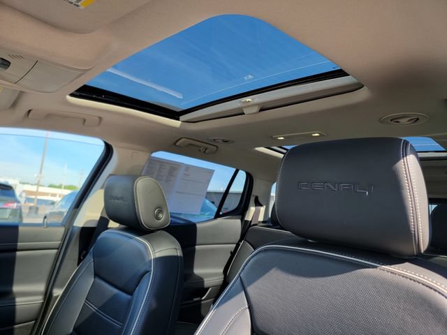 Used 2023 GMC Acadia Denali AWD/4WD image 3