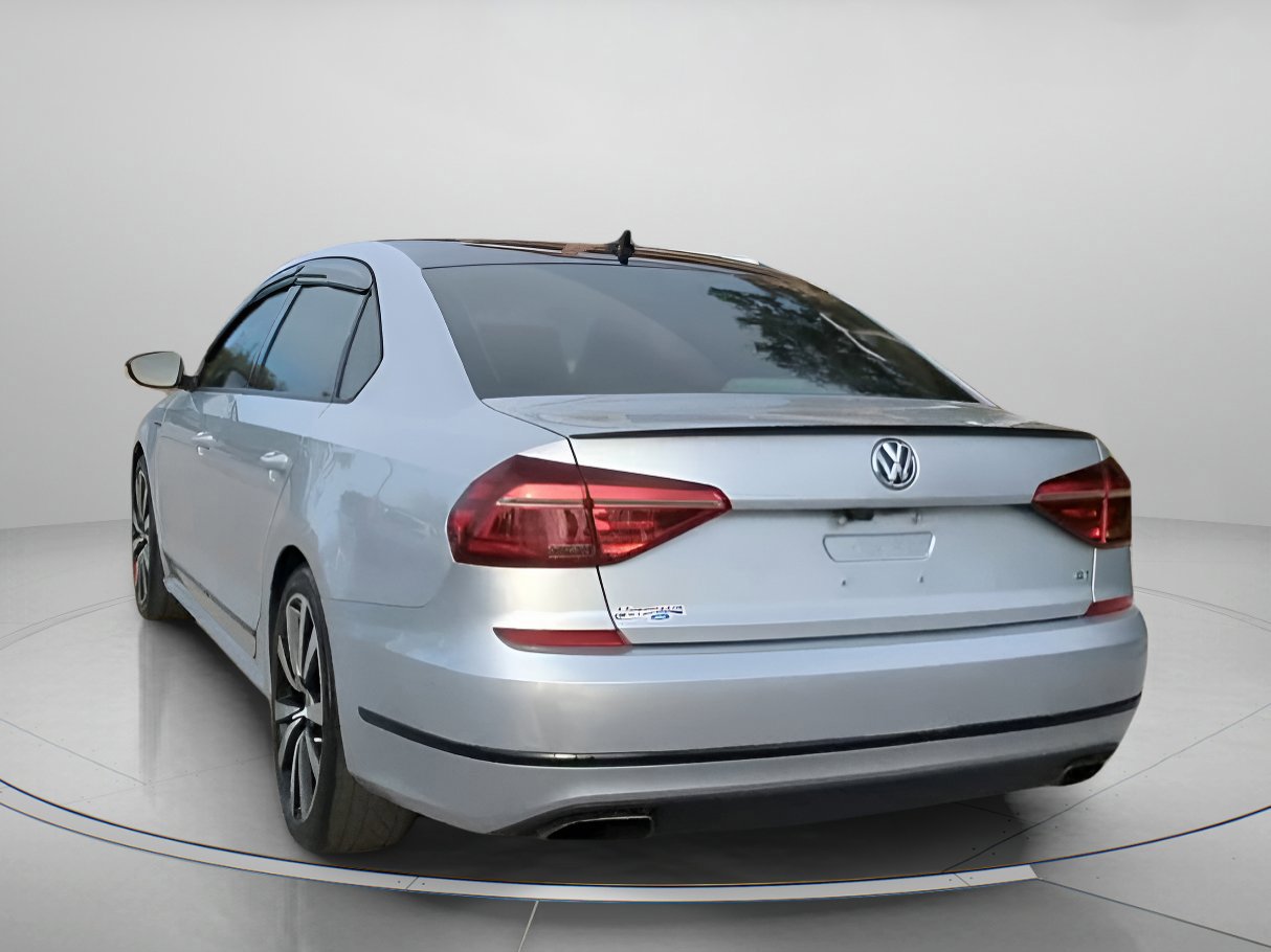 Used 2018 Volkswagen Passat GT image 14
