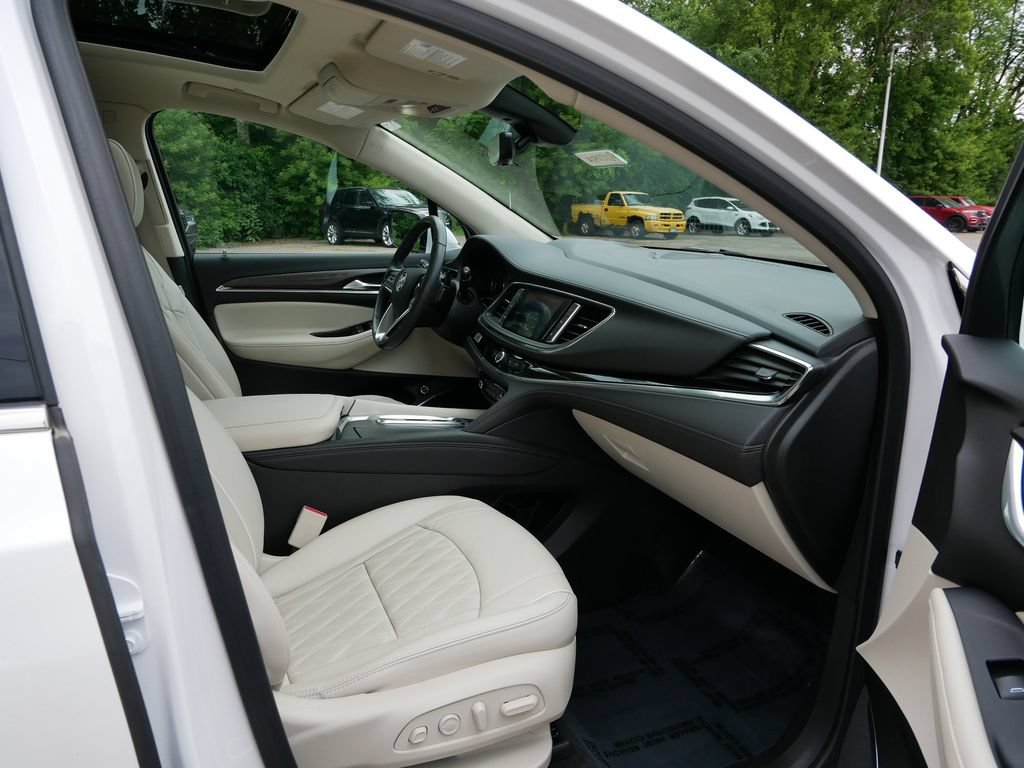 Used 2024 Buick Enclave Avenir w/ Avenir Technology Package AWD/4WD image 8