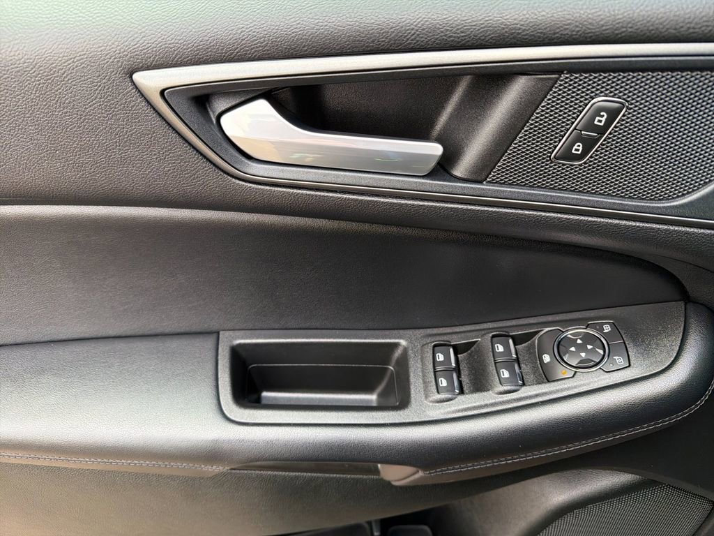 Certified 2022 Ford Edge SE w/ Black Appearance Package image 10