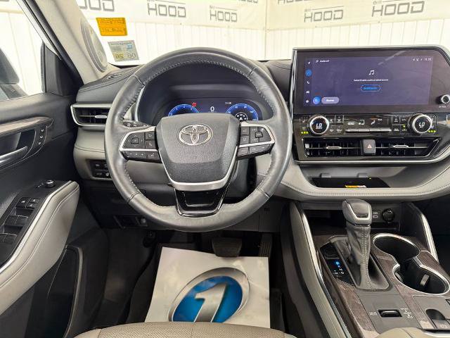 Used 2023 Toyota Highlander Platinum FWD image 19