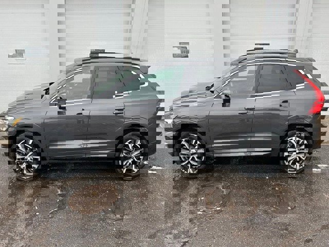 Used 2022 Volvo XC60 B5 Momentum w/ Climate Package image 4