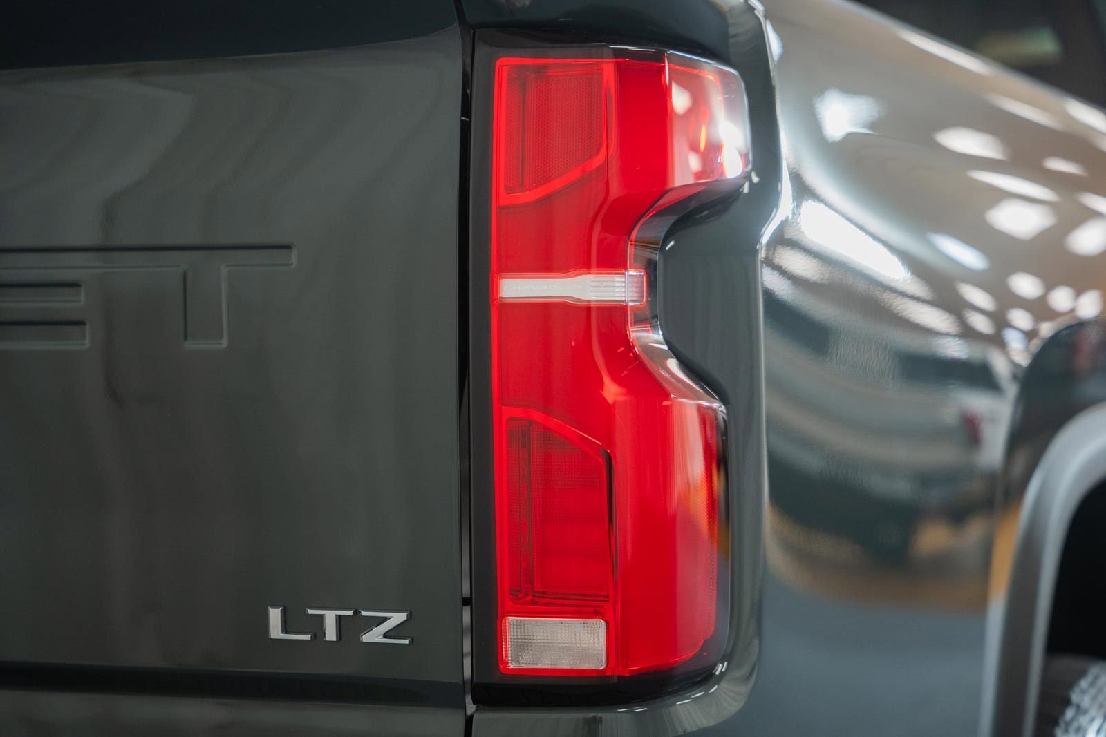 Used 2025 Chevrolet Silverado 2500 LTZ w/ LTZ Premium Package AWD/4WD image 7