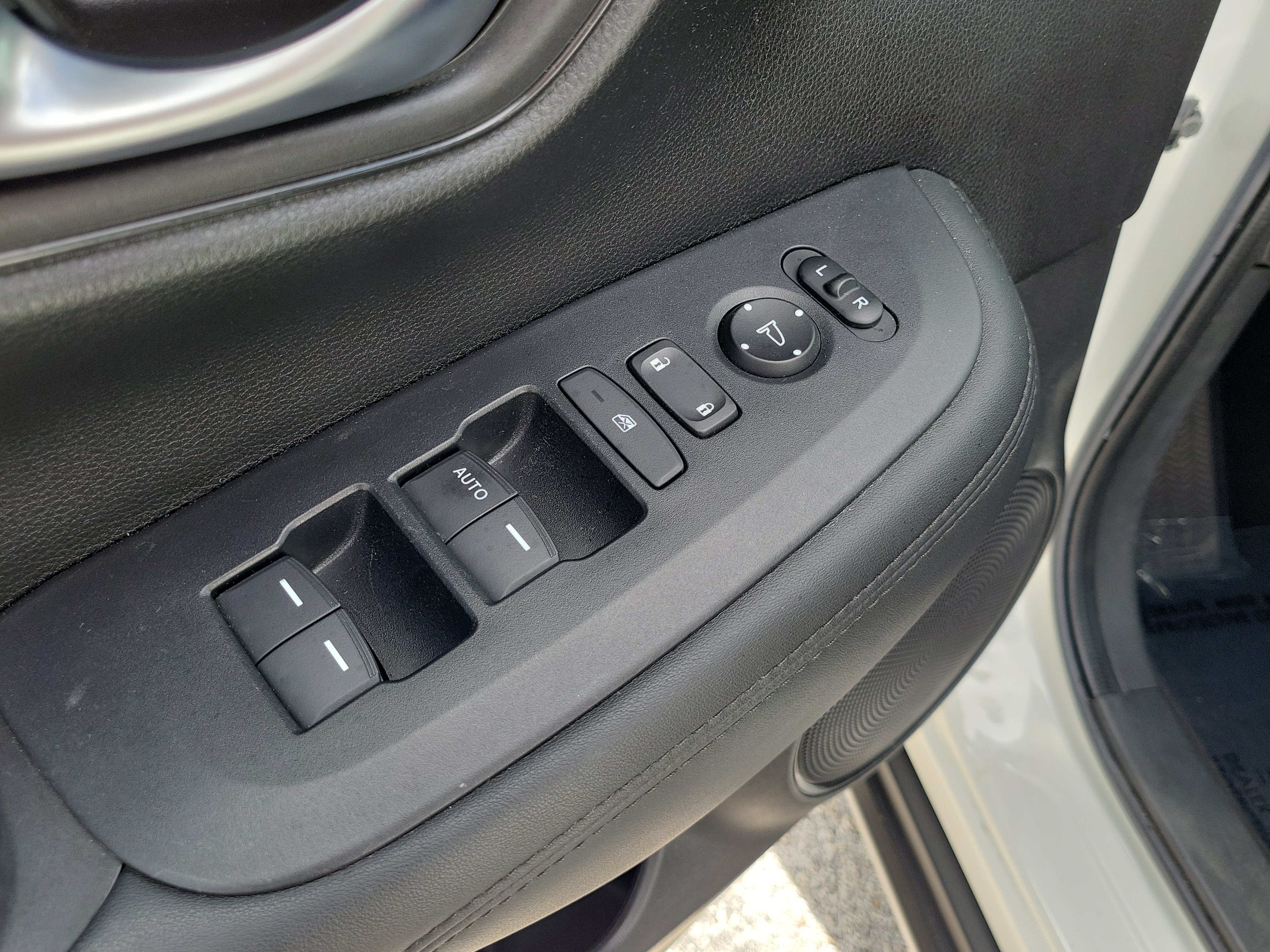 Used 2023 Honda HR-V LX image 19