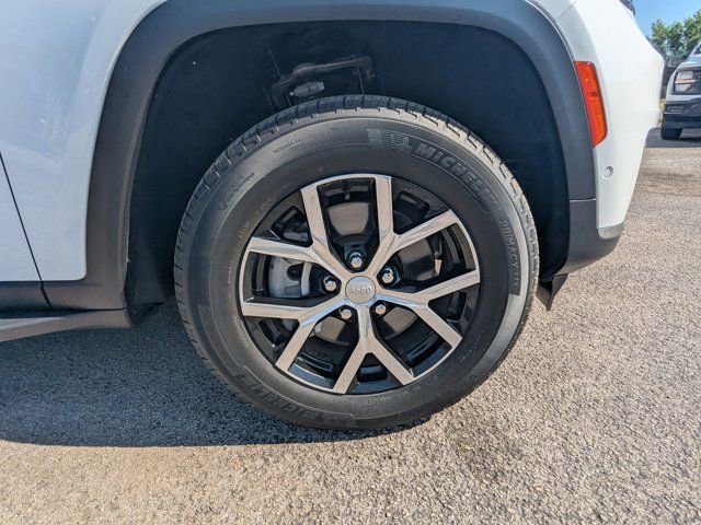 Used 2023 Jeep Grand Cherokee L Limited w/ Luxury Tech Group II image 12