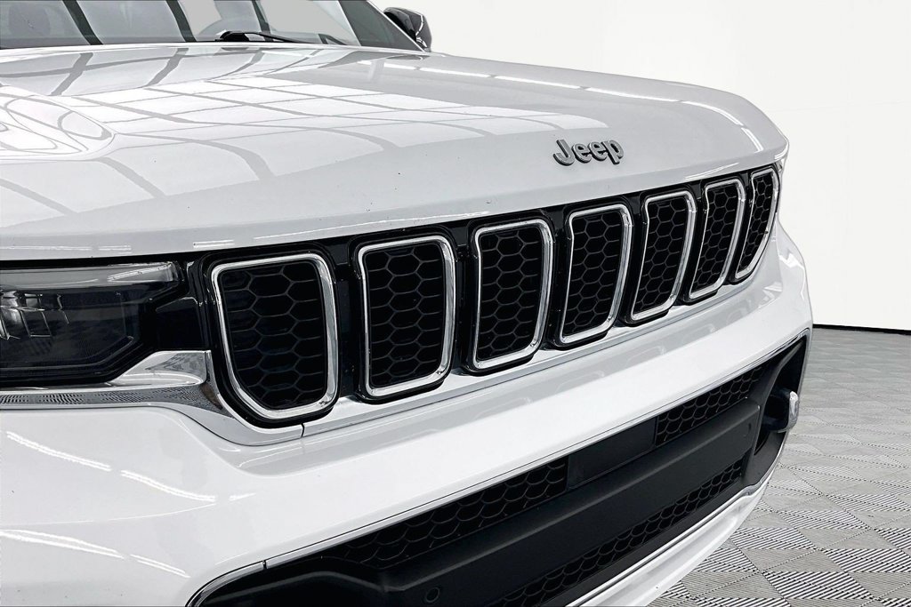 Used 2022 Jeep Grand Cherokee L Overland w/ Luxury Tech Group IV AWD/4WD image 29