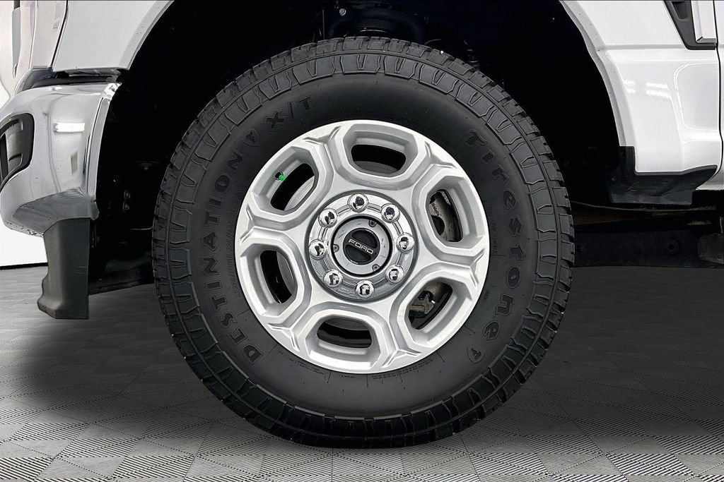 Certified 2025 Ford F250 XLT w/ FX4 Off-Road Package AWD/4WD image 9