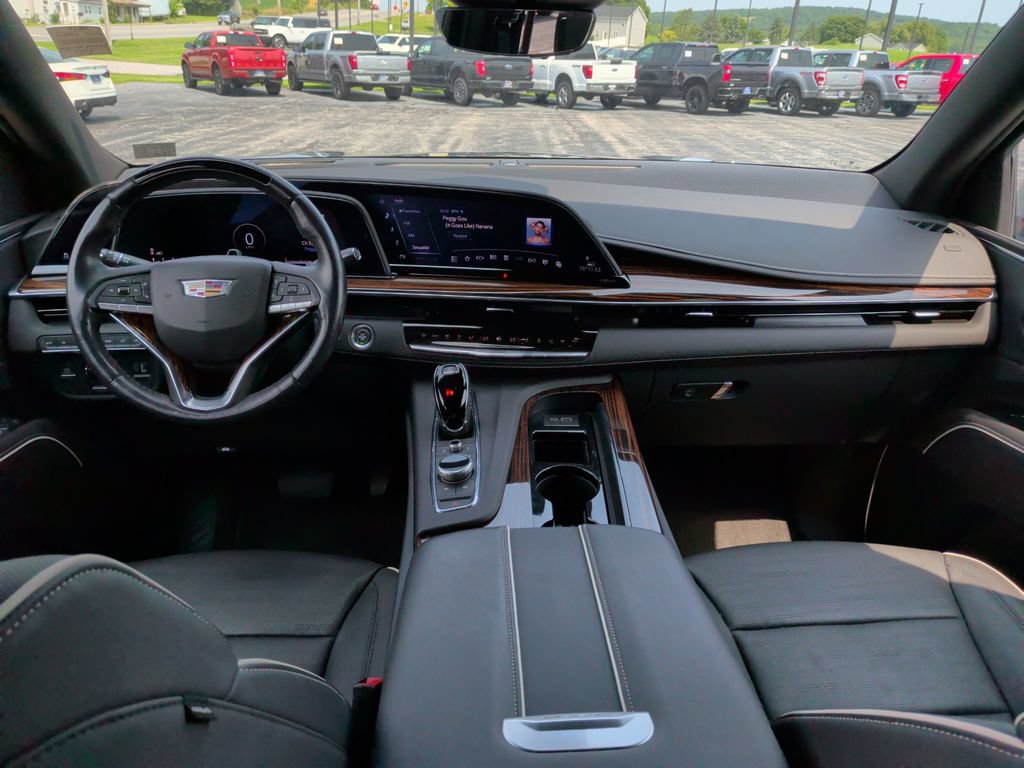 Used 2023 Cadillac Escalade Premium Luxury w/ Performance Package AWD/4WD image 2
