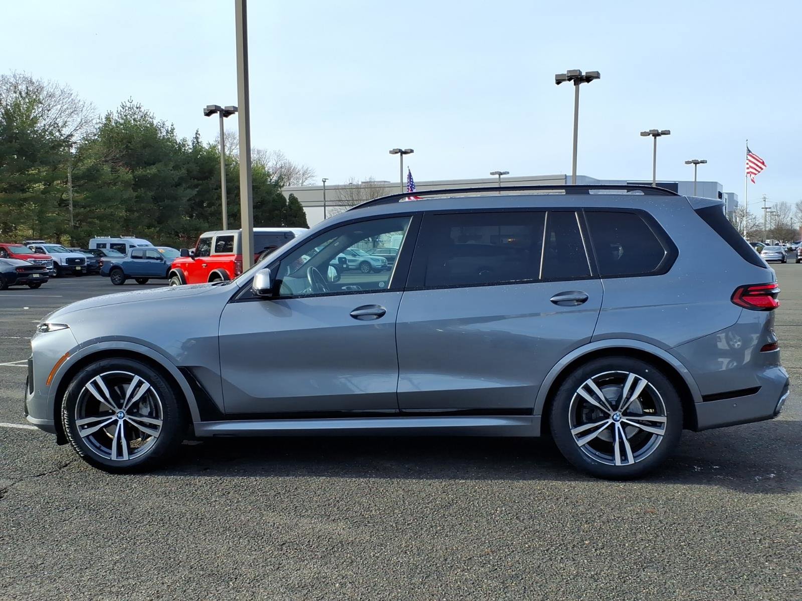 Used 2024 BMW X7 xDrive40i w/ M Sport Package image 4