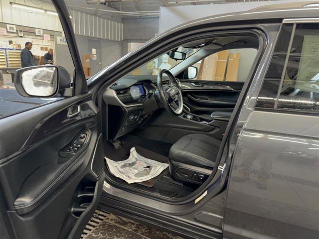 Used 2021 Jeep Grand Cherokee L Laredo w/ Luxury Tech Group I image 6