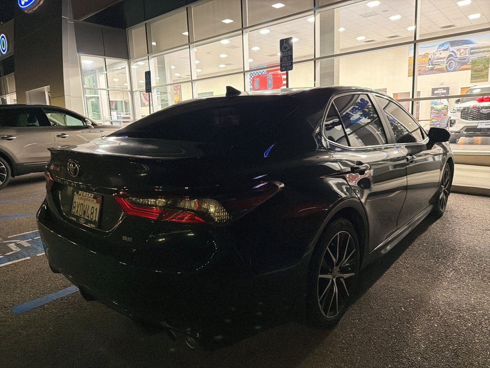 Used 2021 Toyota Camry SE image 6