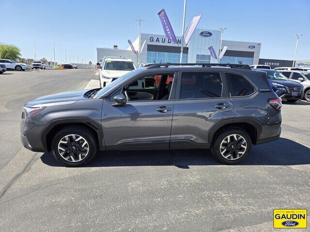 Used 2025 Subaru Forester AWD/4WD image 4