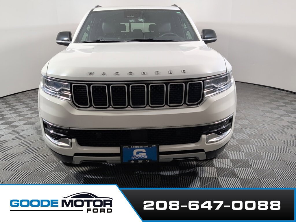 Used 2024 Jeep Wagoneer L Series II AWD/4WD image 3