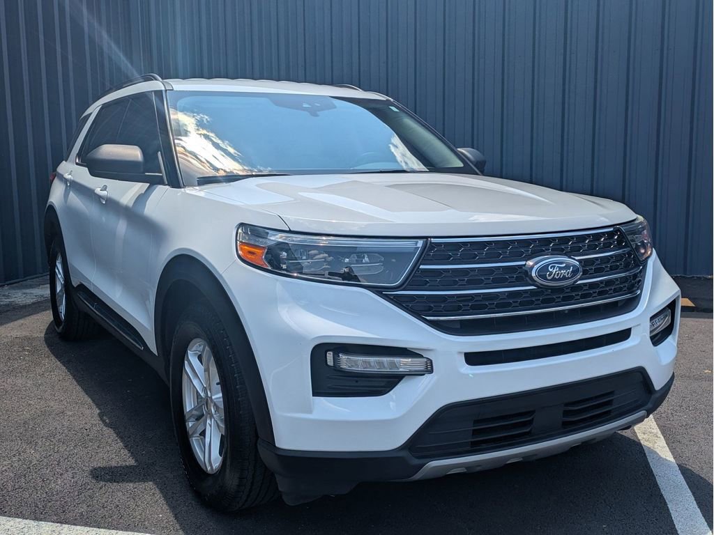 Certified 2020 Ford Explorer XLT w/ Equipment Group 202A RWD image 4
