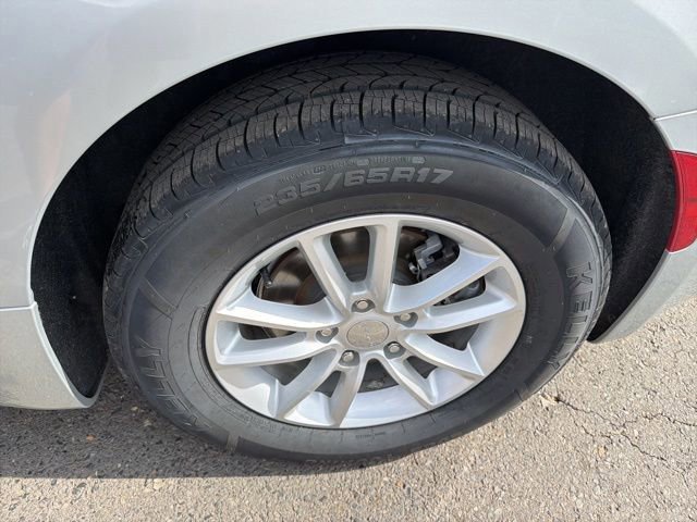 Used 2022 Chrysler Voyager LX image 9