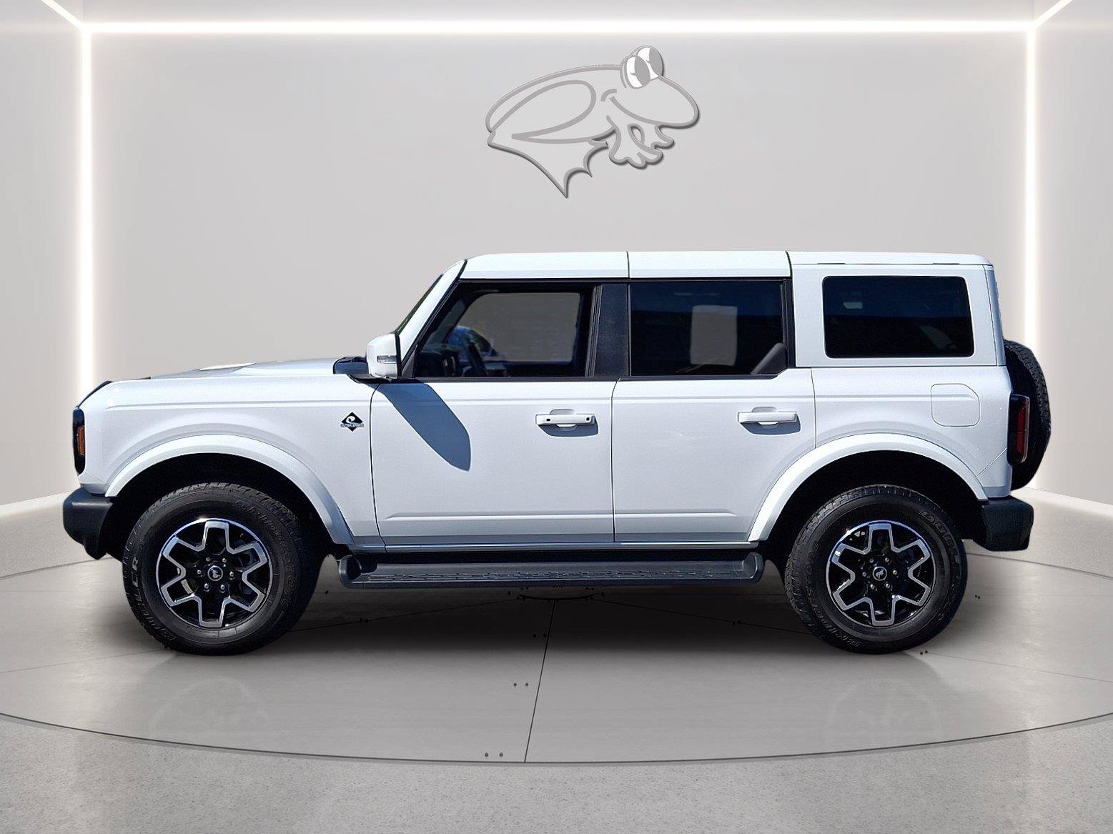 Certified 2025 Ford Bronco Outer Banks AWD/4WD image 2