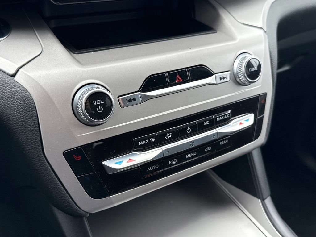 Certified 2023 Ford Explorer XLT image 21