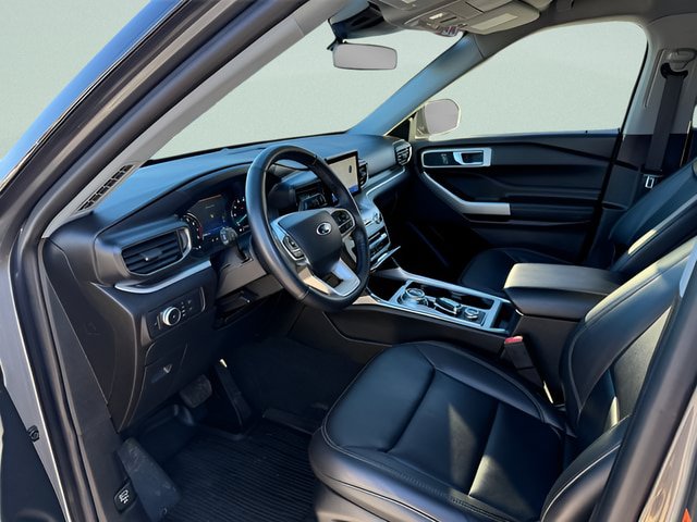 Certified 2022 Ford Explorer XLT w/ Equipment Group 202A AWD/4WD image 4
