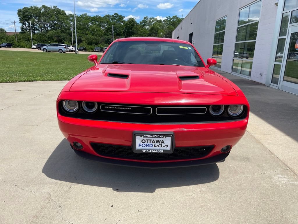 Used 2022 Dodge Challenger SXT w/ Plus Package RWD image 3