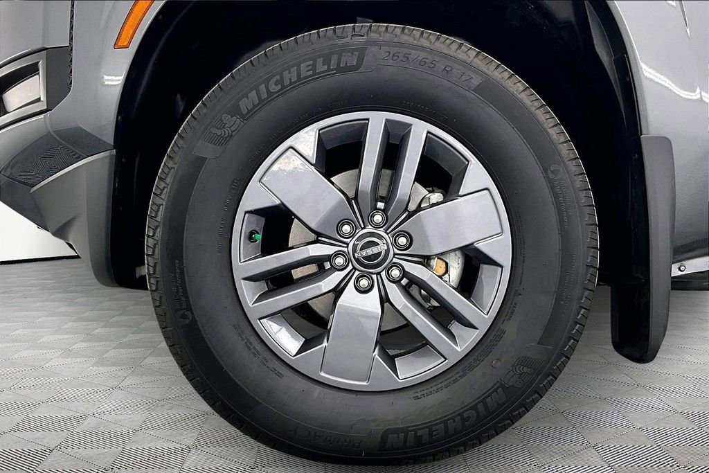 Used 2025 Nissan Frontier SV image 11