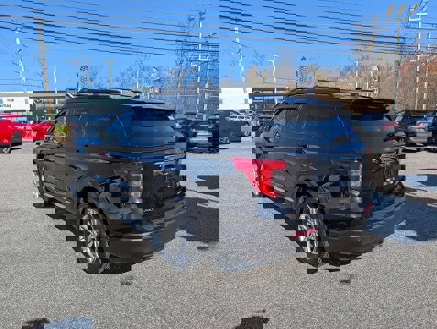 Certified 2024 Ford Explorer XLT image 3