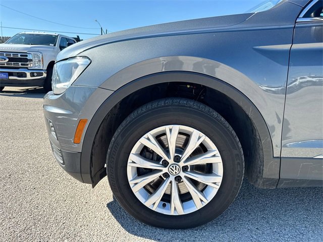 Used 2018 Volkswagen Tiguan SE w/ Panoramic Sunroof Package image 24