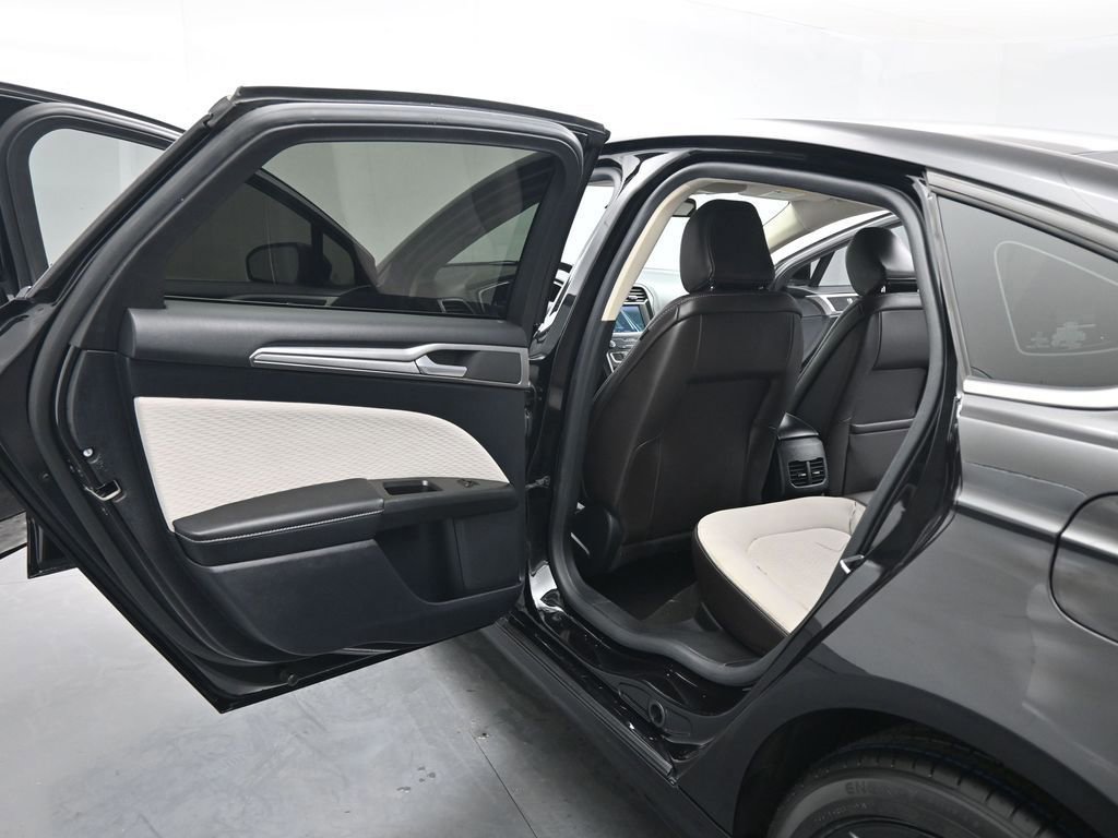 Certified 2020 Ford Fusion SE w/ Equipment Group 151A image 46