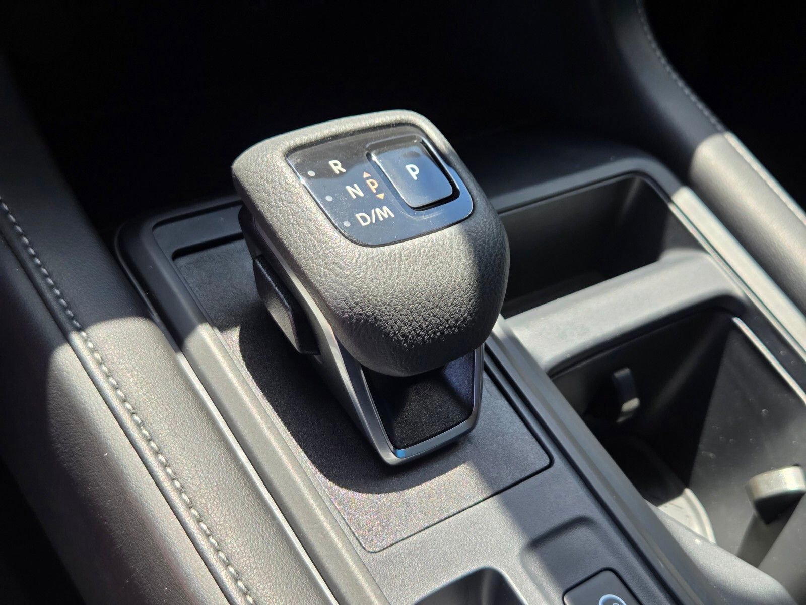 Used 2024 Nissan Pathfinder S FWD image 24