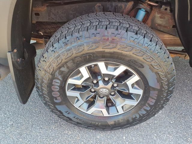 Used 2019 Toyota Tacoma TRD Off-Road w/ TRD Premium Off Road Package AWD/4WD image 11