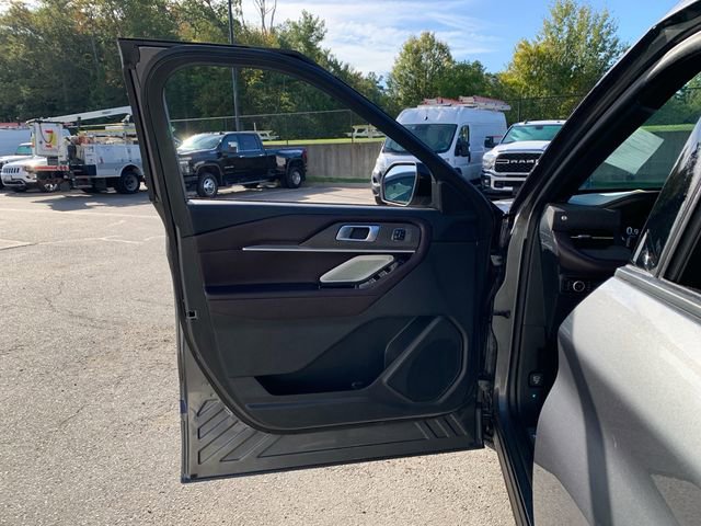 Certified 2025 Ford Explorer Platinum image 17