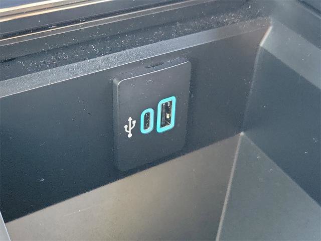 Certified 2025 Ford F250 Lariat w/ Black Appearance Package image 31