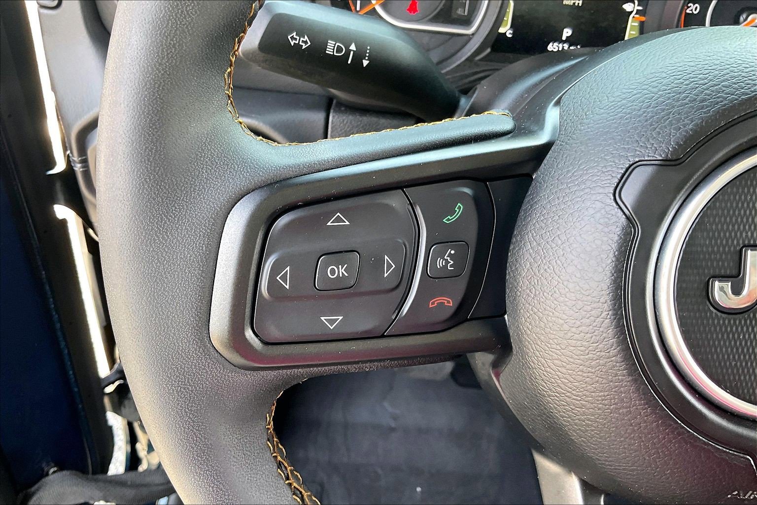 Used 2025 Jeep Gladiator Sport w/ Premium Package AWD/4WD image 18