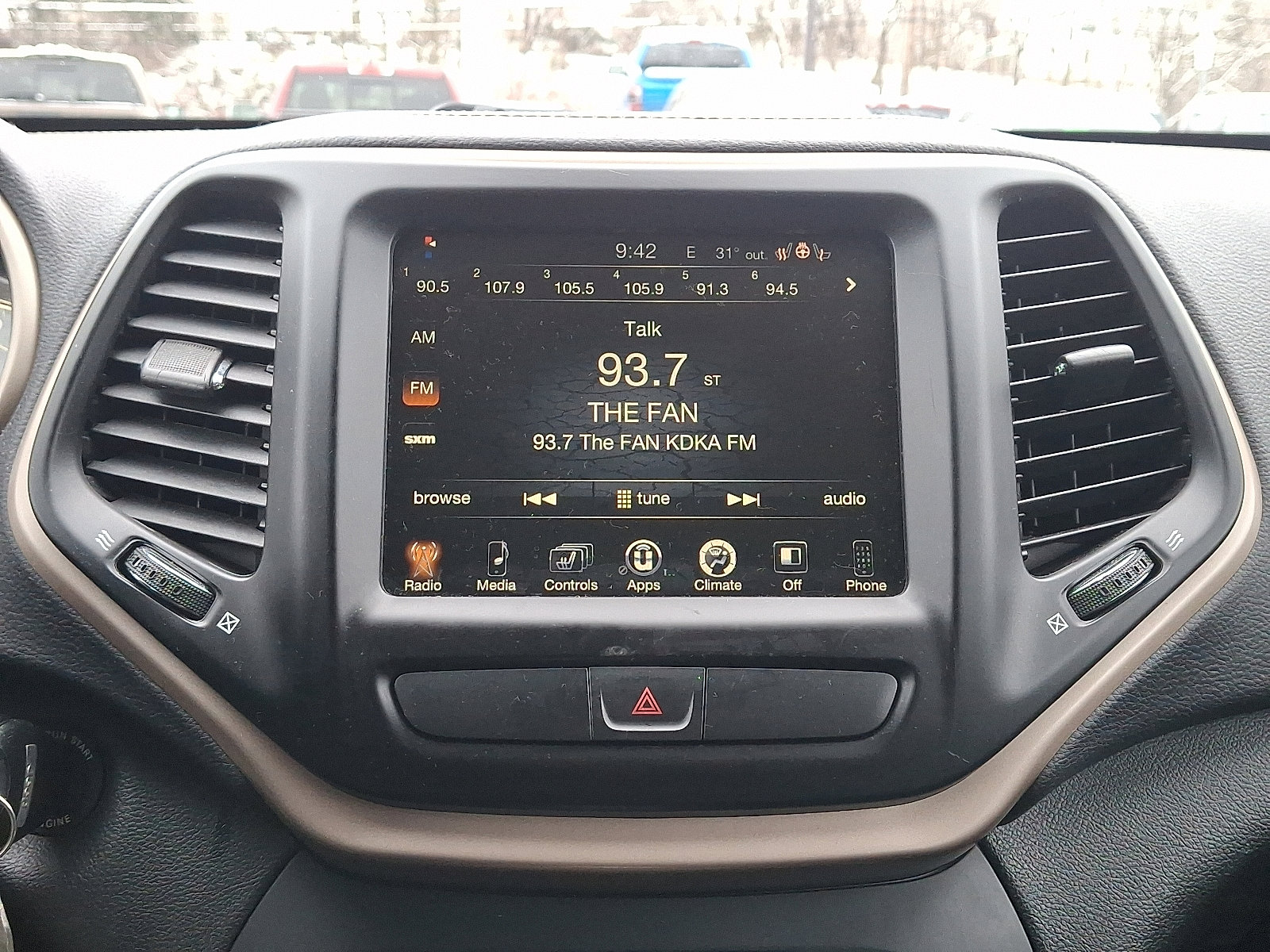 Used 2017 Jeep Cherokee Latitude w/ Cold Weather Group image 16