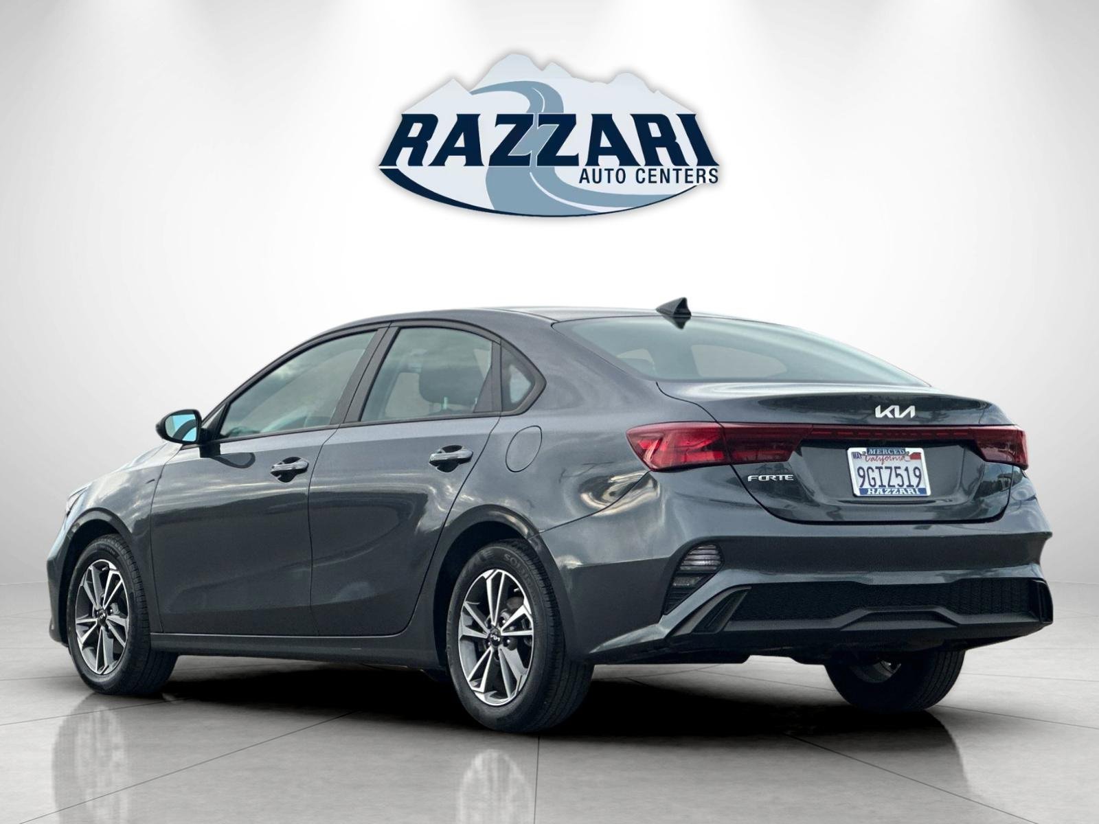 Used 2023 Kia Forte LXS image 3