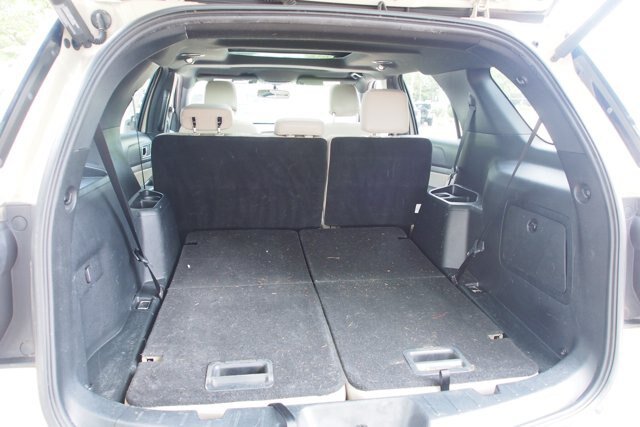 Certified 2018 Ford Explorer XLT w/ Equipment Group 202A FWD image 18