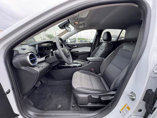 Used 2025 Chevrolet Trax LT FWD image 13