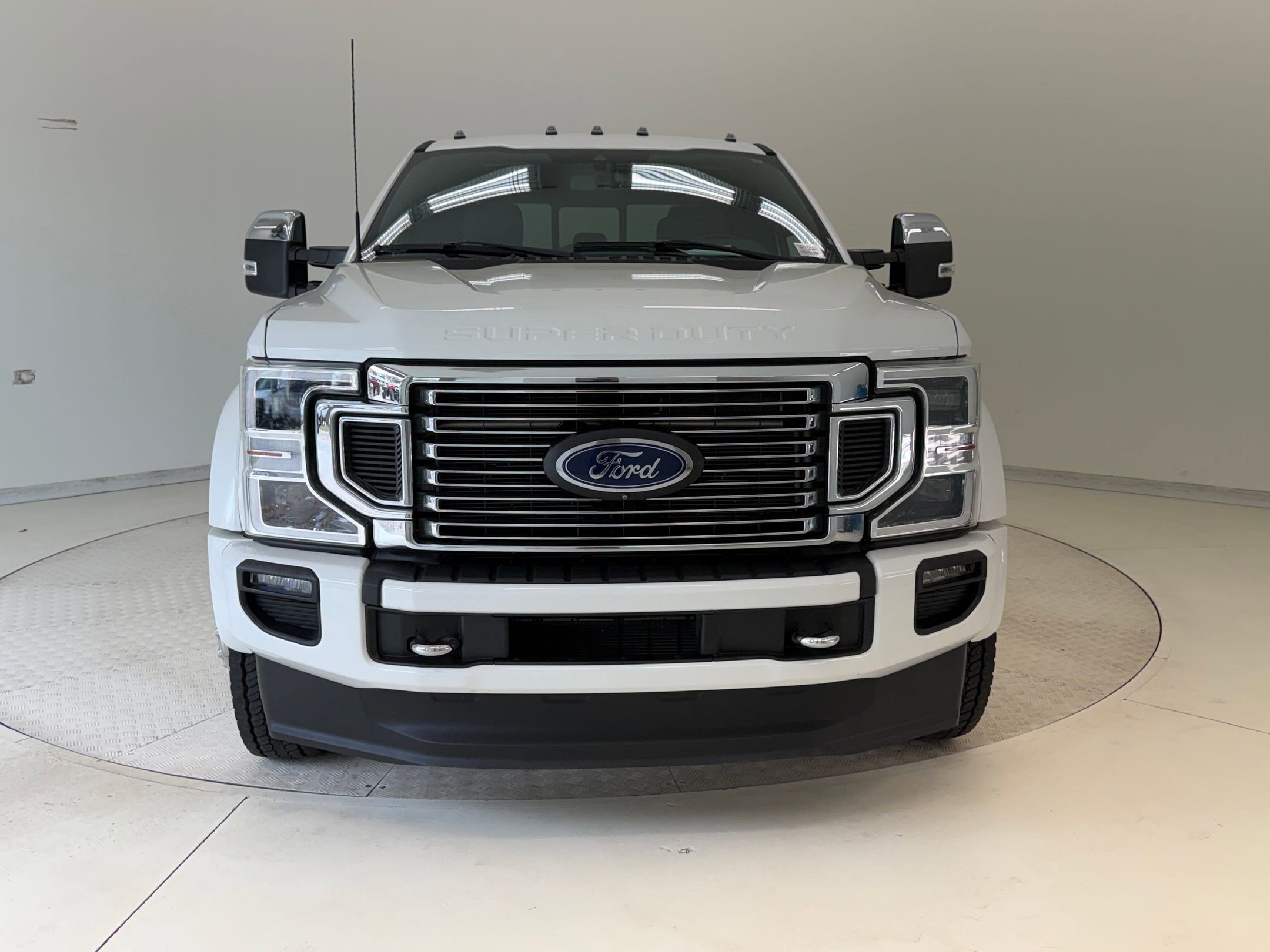 Certified 2022 Ford F450 Platinum w/ FX4 Off-Road Package image 10