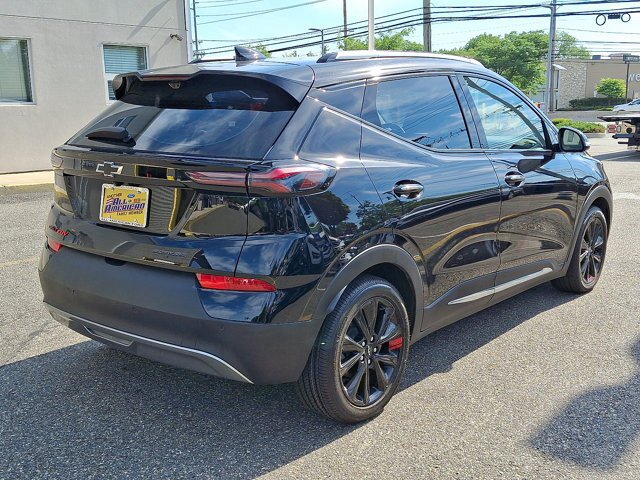 Used 2023 Chevrolet Bolt EUV Premier w/ Sun & Sound Package FWD image 17