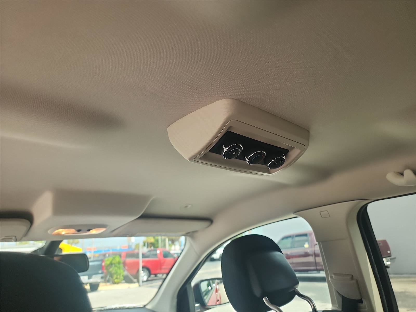 Used 2019 Dodge Journey SE w/ Connectivity Group FWD image 17