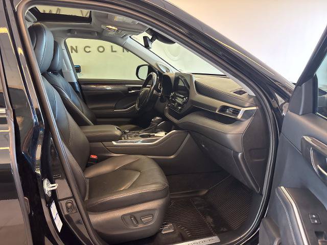 Used 2021 Toyota Highlander Limited AWD/4WD image 6