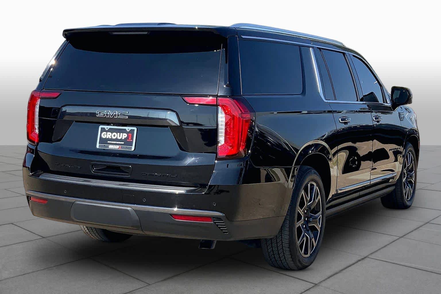 Used 2024 GMC Yukon XL Denali Ultimate AWD/4WD image 13