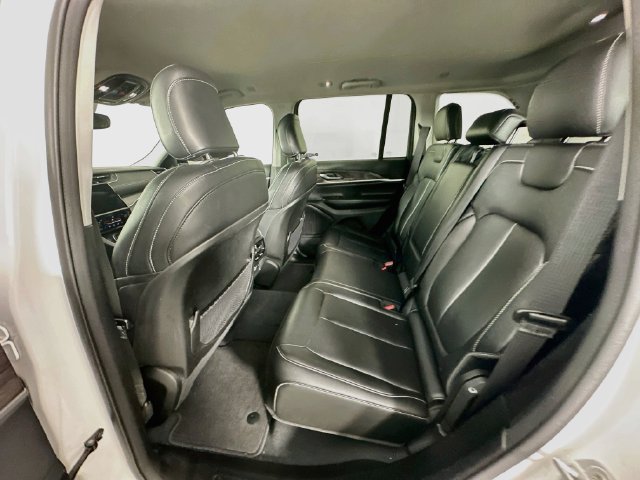 Used 2023 Jeep Grand Cherokee Limited w/ Black Appearance Package AWD/4WD image 30