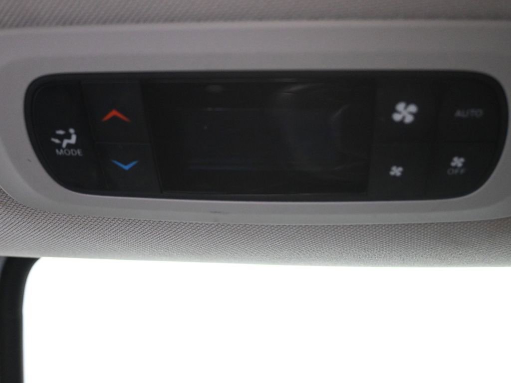 Used 2023 Chrysler Pacifica Touring-L FWD image 26
