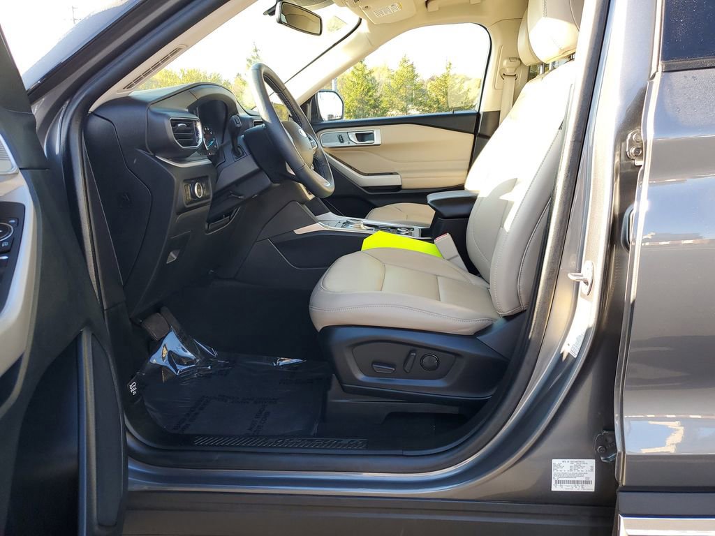 Certified 2024 Ford Explorer XLT w/ Equipment Group 202A image 8