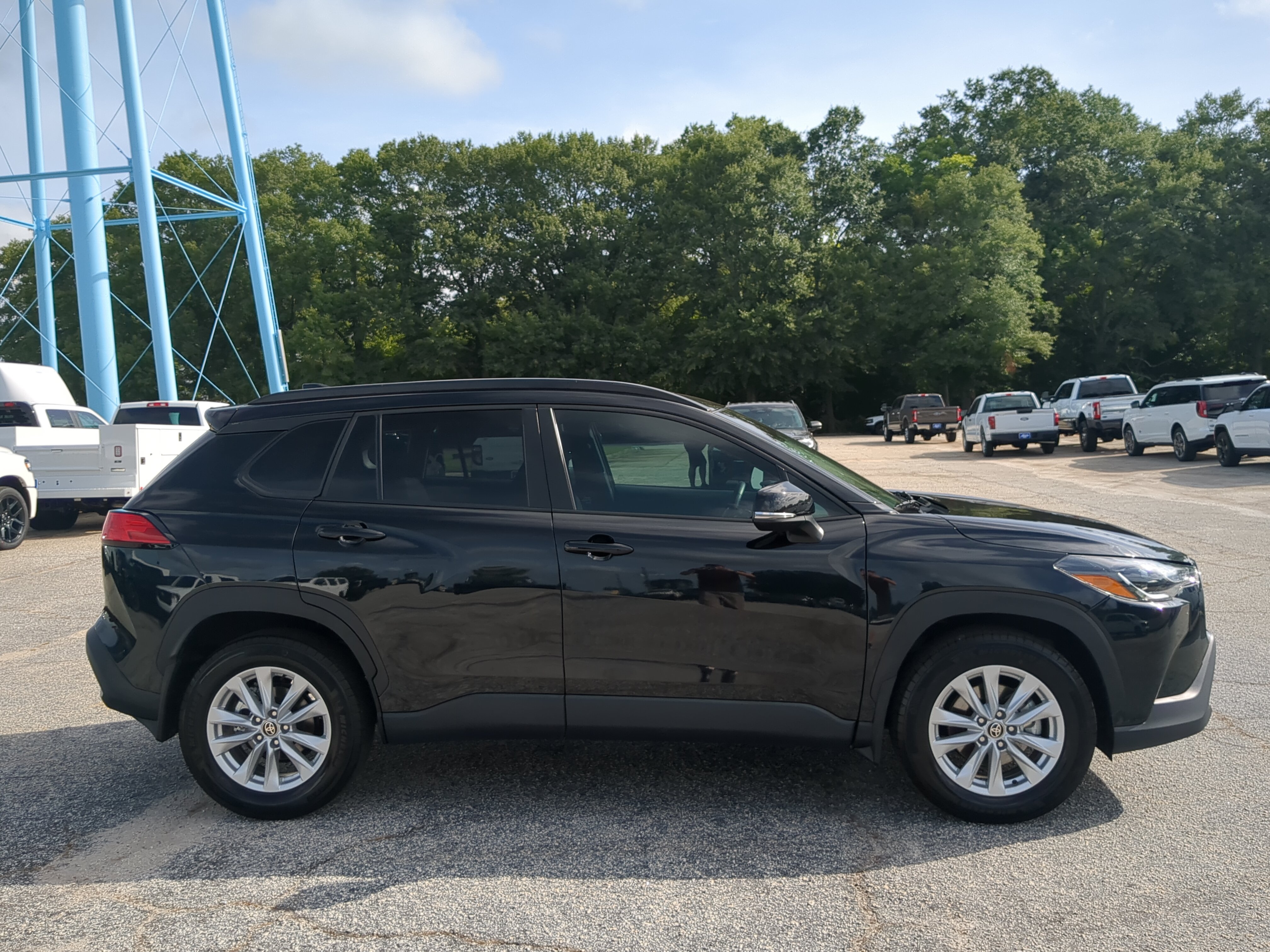 Used 2024 Toyota Corolla Cross LE FWD video 2