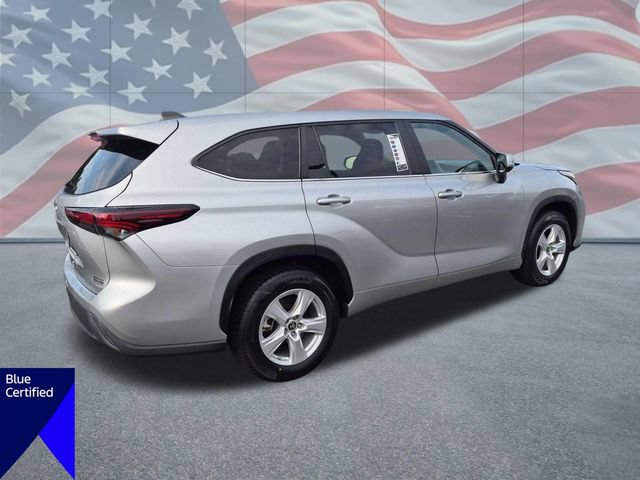 Used 2024 Toyota Highlander LE FWD image 3