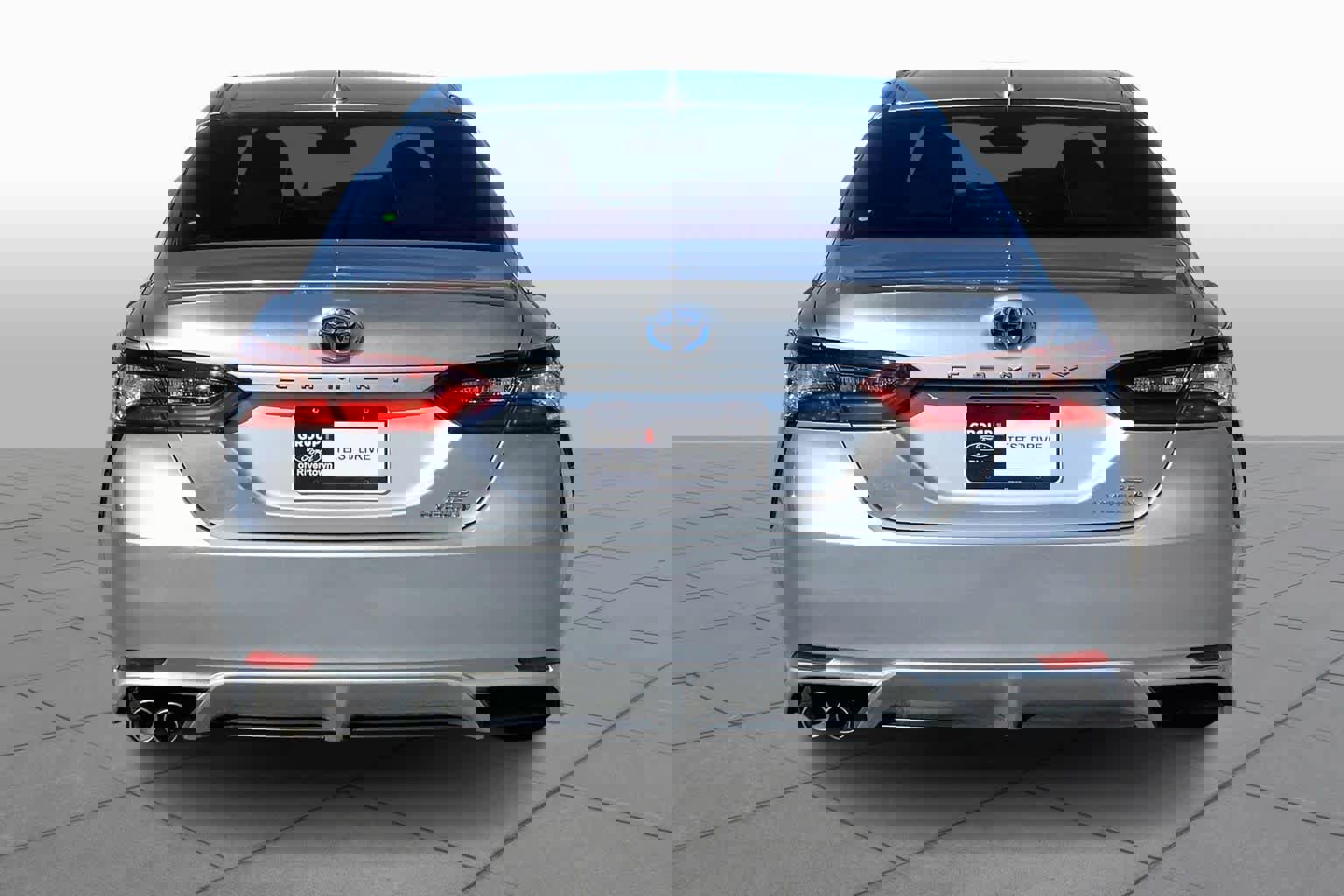 Used 2023 Toyota Camry SE image 2