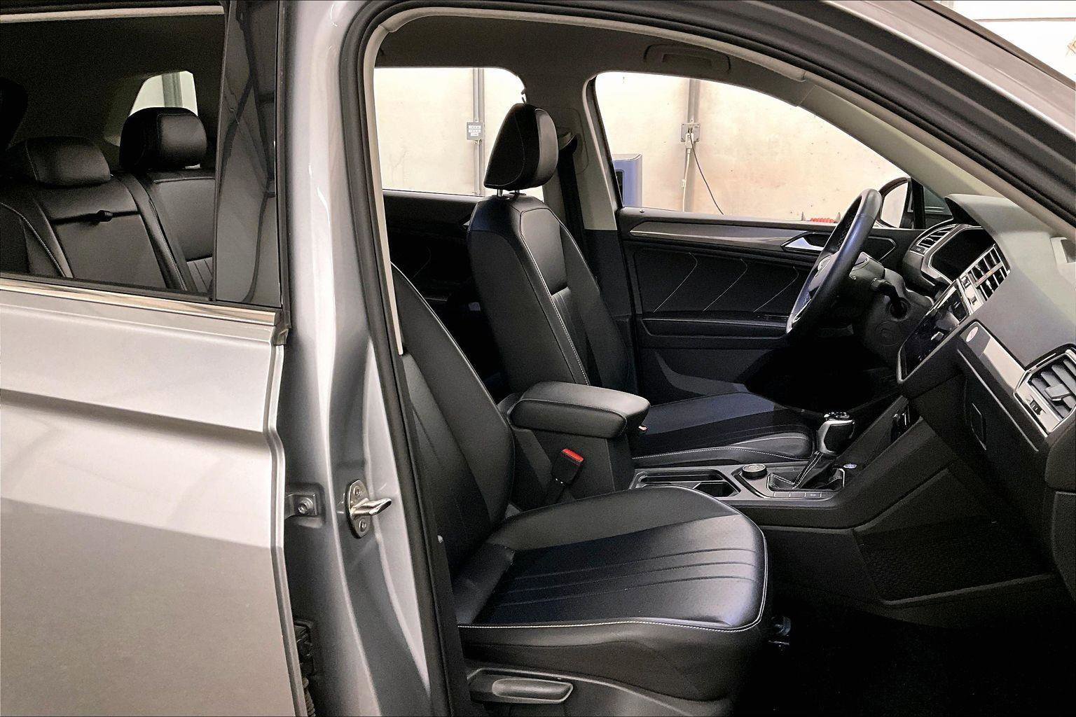 Used 2024 Volkswagen Tiguan SE image 9