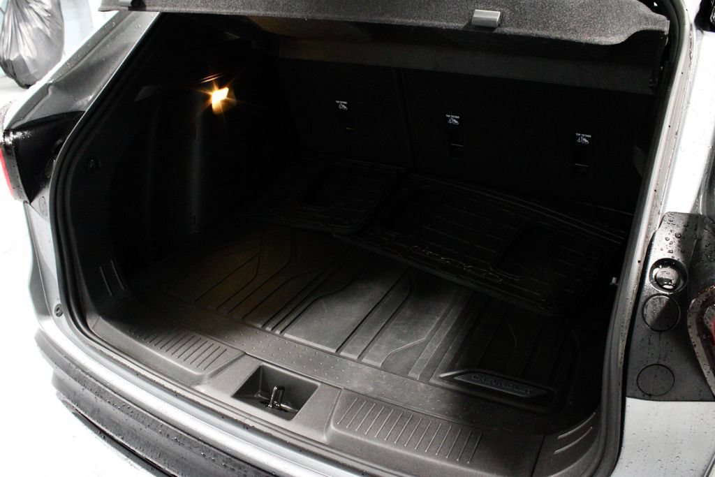 Used 2024 Chevrolet Trax RS FWD image 14