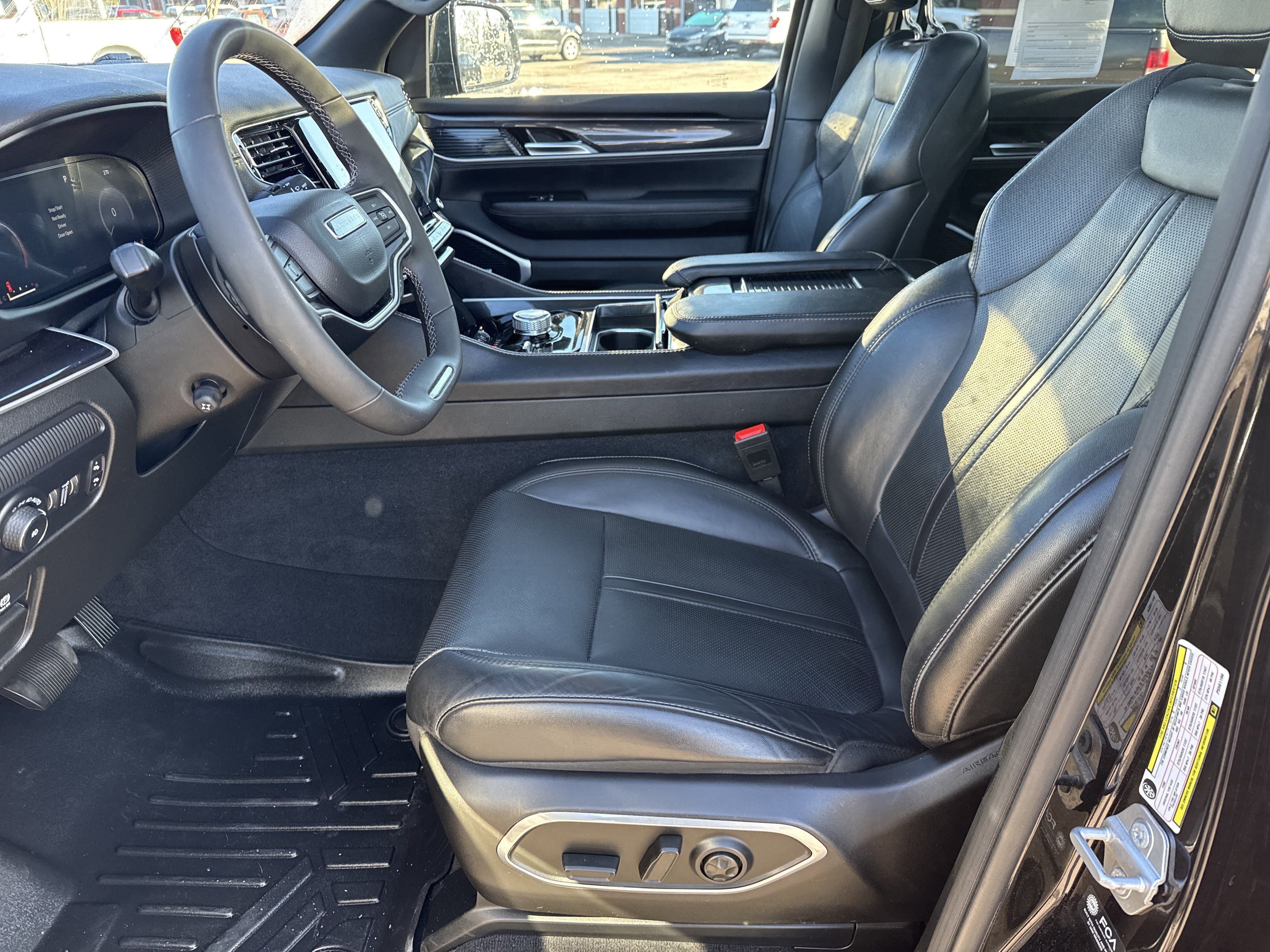 Used 2023 Jeep Wagoneer BASE w/ Premium Group I image 10